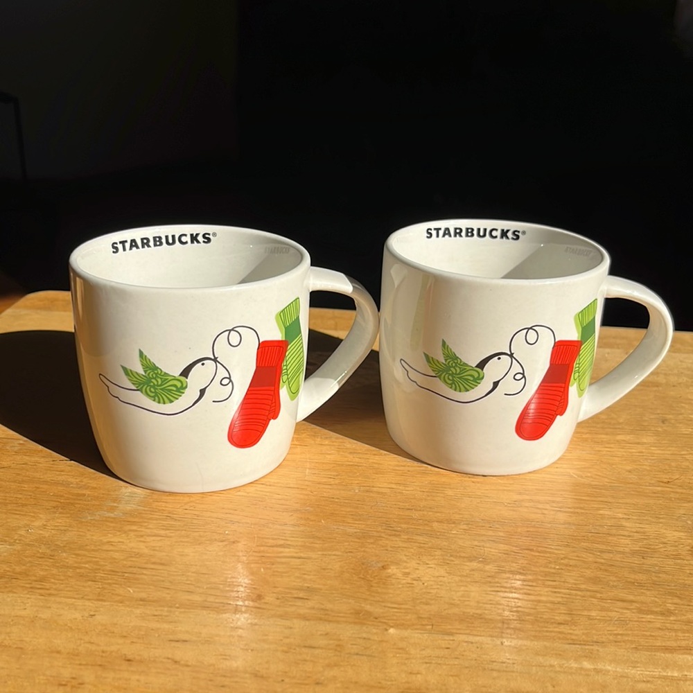 STARBUCKS 10 Oz Christmas Mugs Mittens Bird 2011 Set (2)